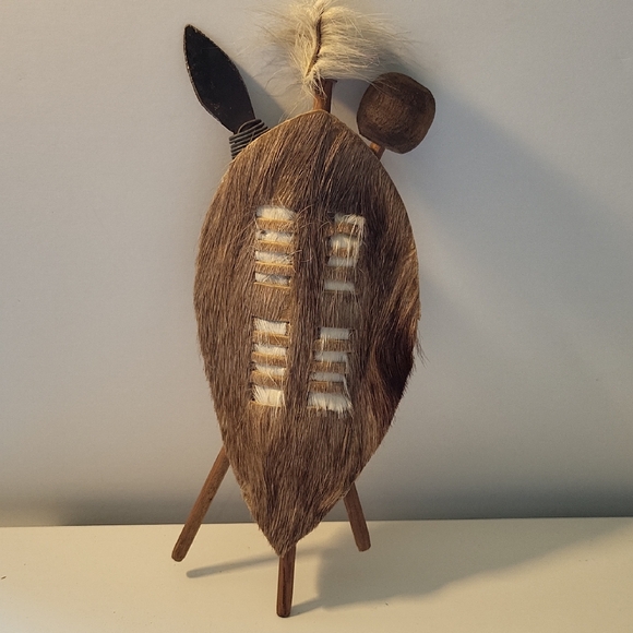 Zulu Tribal Shield with Spears - Picture 1 of 5